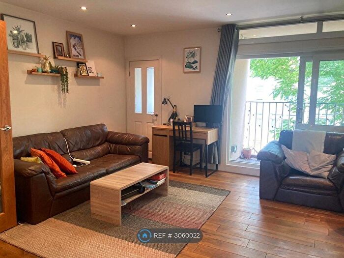 3 Bedroom Maisonette To Rent In Cedars Road, London, SW4