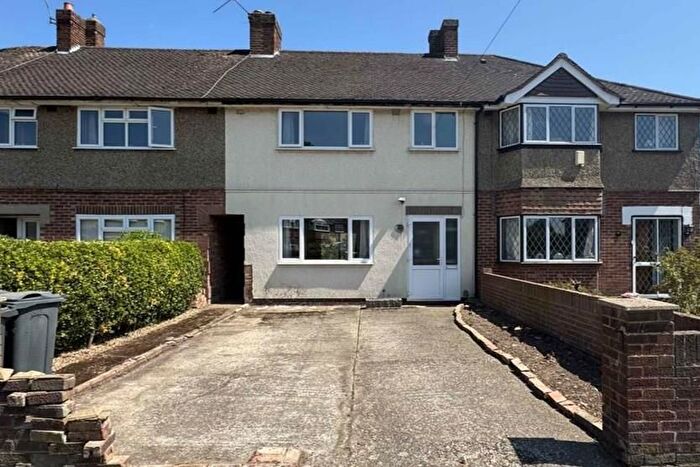 3 Bedroom Terraced House For Sale In Grove Crescent, Hanworth, Middlesex, TW13