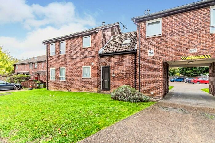 1 Bedroom Flat To Rent In Shepperton Close, Chatham, Kent ME5