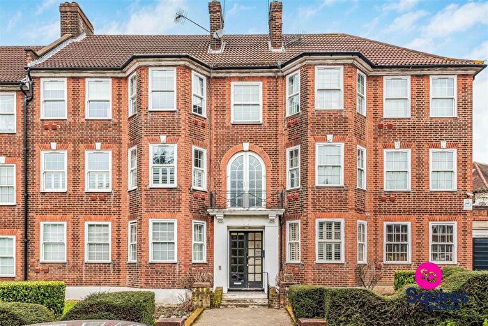 2 Bedroom Flat For Sale In Tillingbourne Gardens, Finchley, London, N3