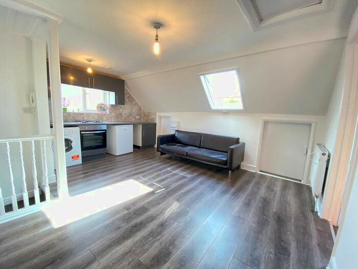 2 Bedroom Flat To Rent In St Pauls Avenue, London, NW2