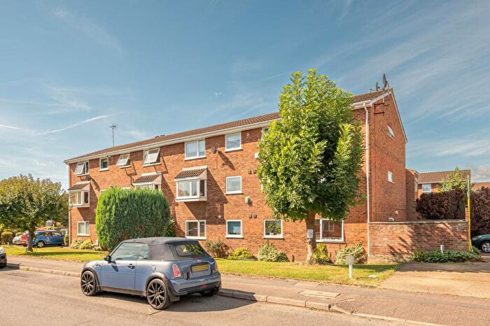 2 Bedroom Flat To Rent In Shurland Avenue, Oakleigh Park, Barnet, EN4