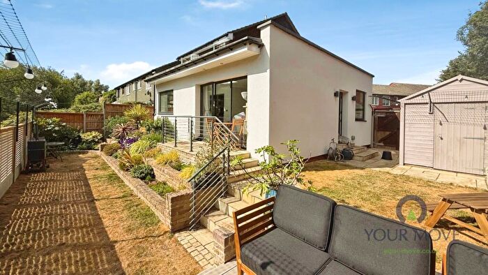 3 Bedroom Maisonette For Sale In Celandine Drive, London, SE28