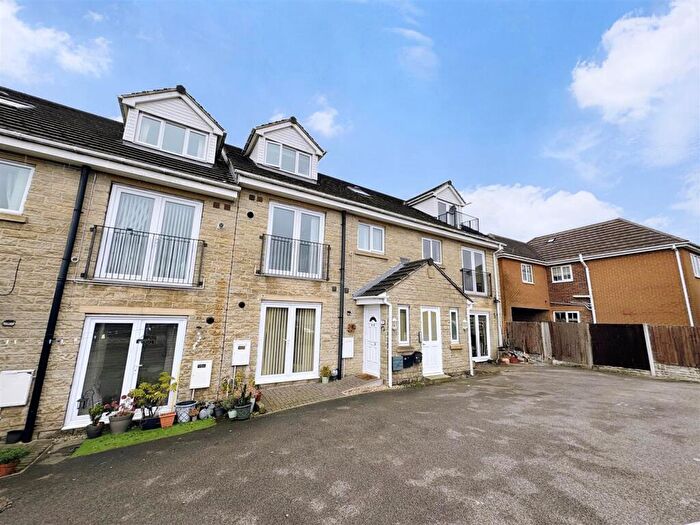 2 Bedroom Apartment To Rent In Towngate, Mapplewell, Barnsley, S75