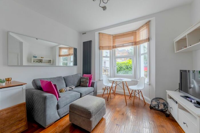 1 Bedroom Flat To Rent In Lndn-M - Milton Road, London . Bills Included., SE24