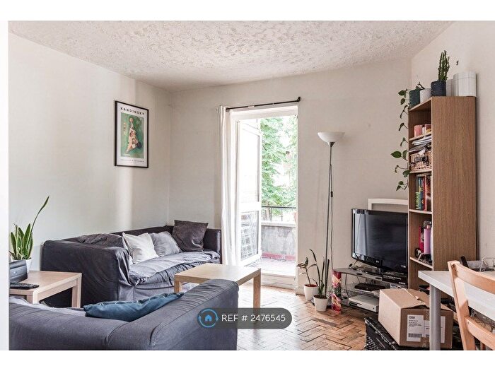 5 Bedroom Flat To Rent In Brooks Court, London, SW4