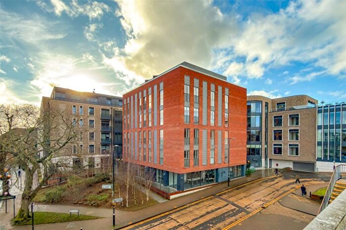 1 Bedroom Apartment To Rent In Civic Close, St. Albans, Hertfordshire, AL1