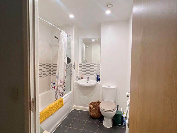 2 Bedroom Flat For Sale In Daneland Walk, London, N17