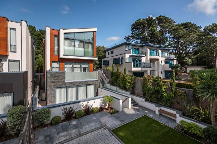 4 Bedroom Detached House To Rent In Sandbanks Road, Lilliput, Poole, BH14