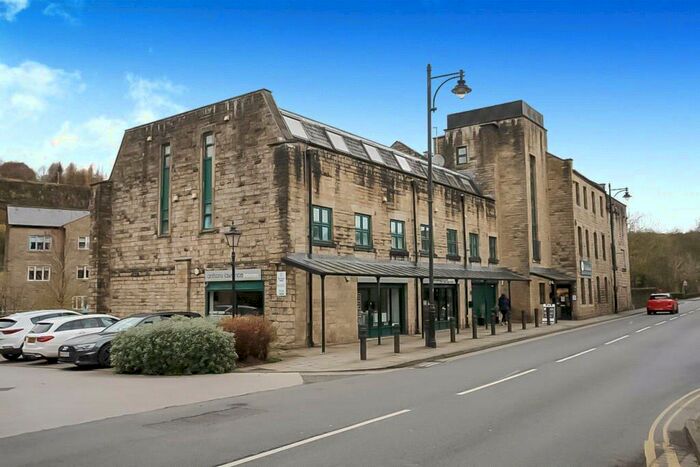 2 Bedroom Duplex To Rent In High Street, Uppermill, Oldham, OL3