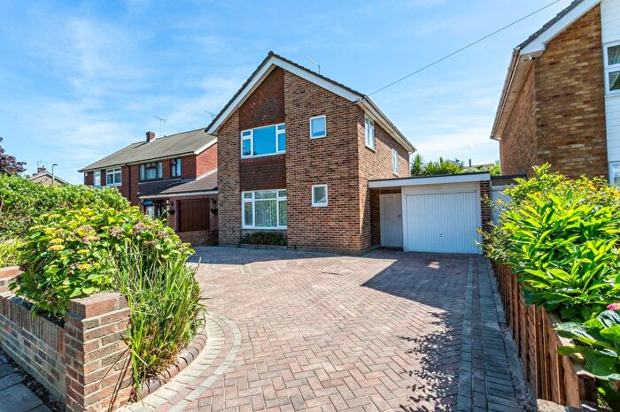 3 Bedroom Detached House To Rent In Maplin Way, Southend-On-Sea, SS1