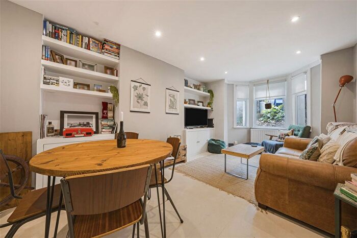 2 Bedroom Flat To Rent In Amyand Park Road, St Margarets, Twickenham, TW1