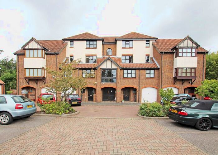 1 Bedroom Flat To Rent In Beaumont Place, Isleworth, TW7