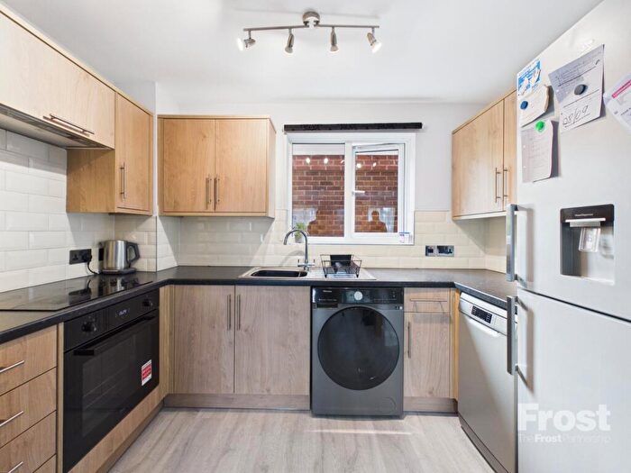 1 Bedroom Apartment To Rent In Littlebrook Avenue, Slough, Berkshire, SL2