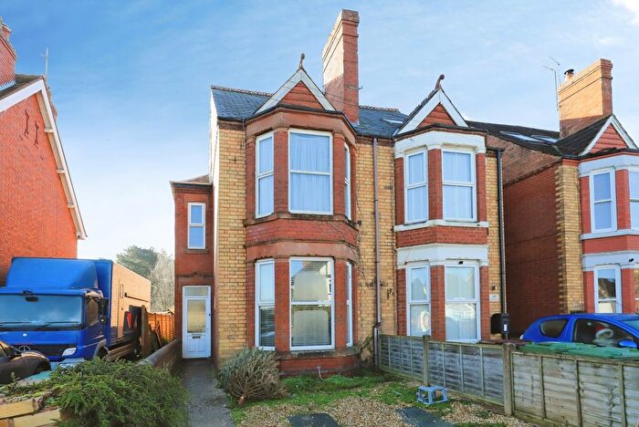 4 Bedroom Semi Detached House For Sale In Hurcott Road, Kidderminster, Worcestershire, DY10