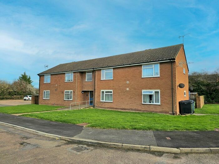 2 Bedroom Flat For Sale In Queens Close, Over, Cambridge, CB24