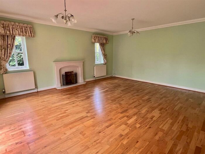 2 Bedroom Detached Bungalow For Sale In Mountford Close, Wellesbourne, CV35