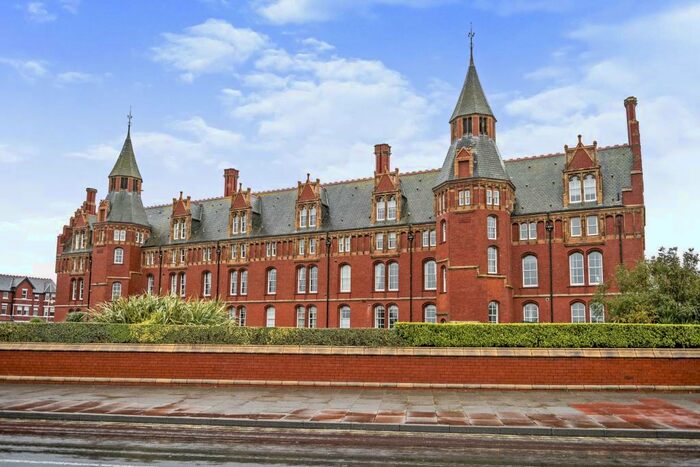 2 Bedroom Apartment To Rent In Promenade, Southport, PR9