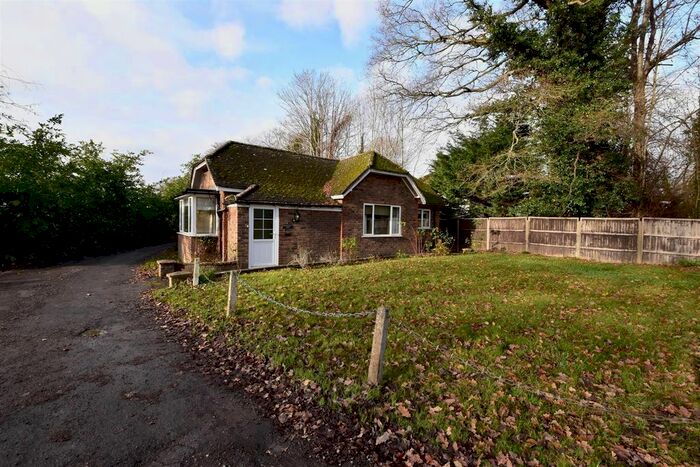 2 Bedroom Detached Bungalow To Rent In Balcombe Road, Horley, RH6