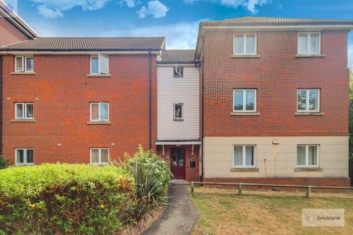 2 Bedroom Apartment To Rent In Hevingham Drive, Romford, RM6