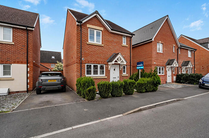 3 Bedroom Detached House For Sale In Barn Owl Drive, Bracknell, Berkshire, RG12