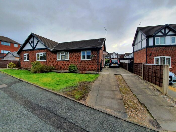 2 Bedroom Semi-Detached Bungalow To Rent In Clitheroe Close, Heywood, OL10