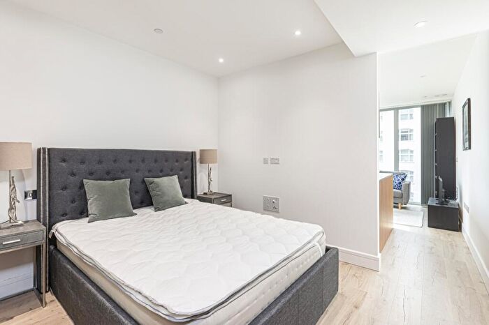 Flat To Rent In Stable Walk, Goodman's Fields, Aldgate, London, E1