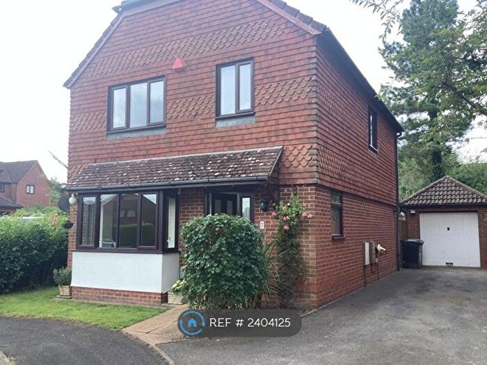 4 Bedroom Detached House To Rent In Hepplewhite Drive, Basingstoke, RG22