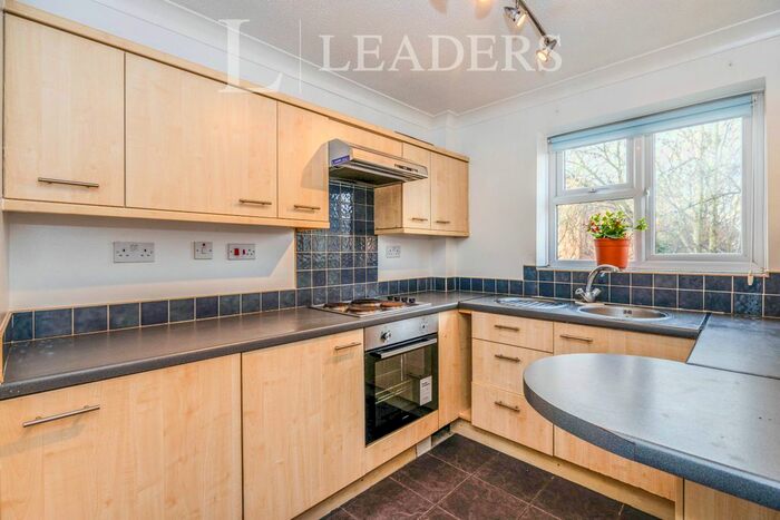 2 Bedroom Flat To Rent In Honeywood Close, Portsmouth, PO3