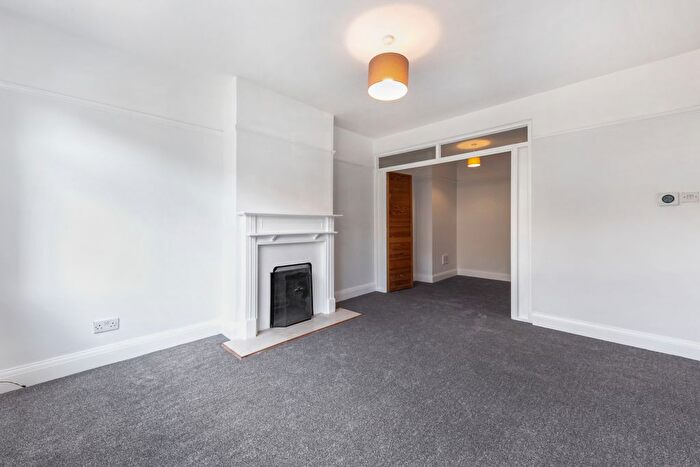 Maisonette To Rent In De'arn Gardens, Mitcham, CR4