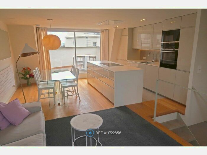 2 Bedroom Flat To Rent In Battersea Park Road, London, SW8
