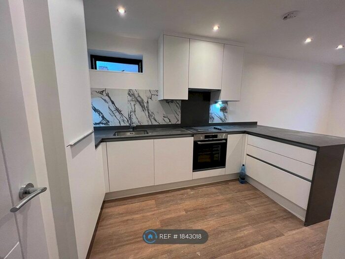 1 Bedroom Flat To Rent In Cordwallis Road, Maidenhead, SL6