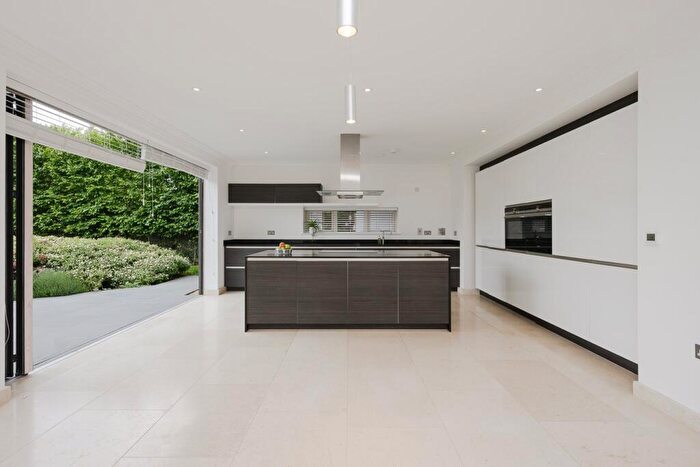 5 Bedroom Detached House To Rent In College View, Epsom, KT17