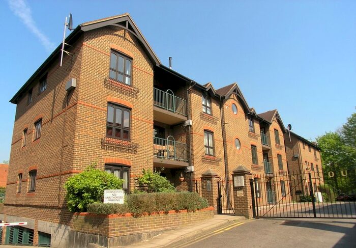 2 Bedroom Flat To Rent In Sheet Street, Windsor SL4