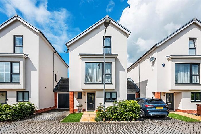 4 Bedroom Link Detached House For Sale In Tippett Lane, Meridian Square Hurst Green, Oxted, RH8