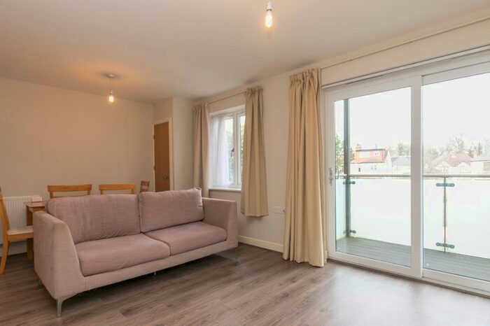 2 Bedroom Flat To Rent In Frays Avenue, West Drayton, UB7