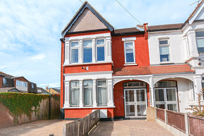 2 Bedroom Flat For Sale In Belle Vue Avenue, Southchurch Village, SS1