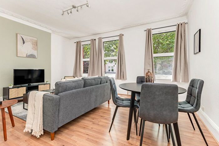 2 Bedroom Flat To Rent In Heathfield Road, London, W3