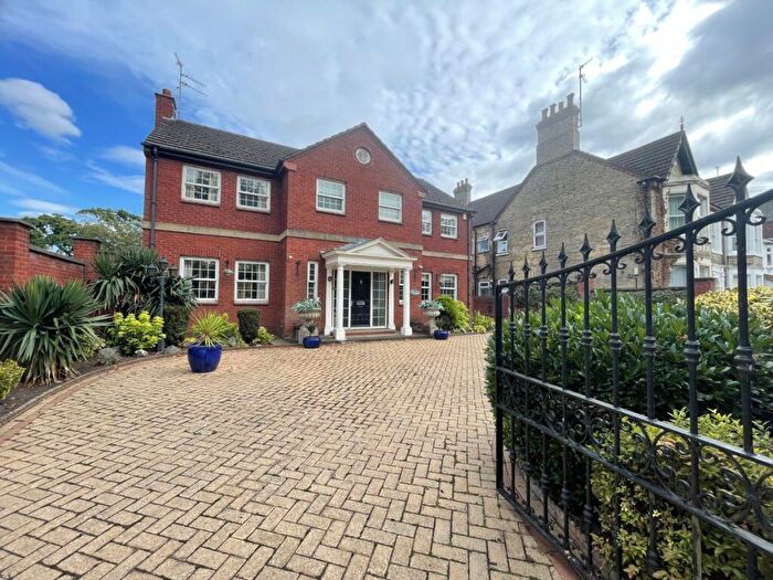 5 Bedroom Detached House For Sale In Park Road: Peterborough, PE1