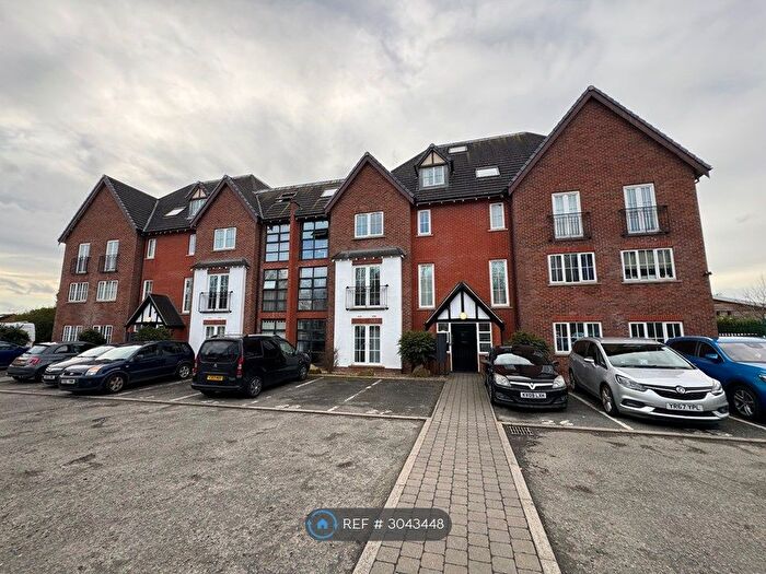 2 Bedroom Flat To Rent In Lyme Place, Dukinfield, SK16