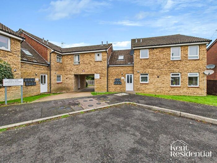 1 Bedroom Apartment For Sale In Linden Road, Coxheath, ME17