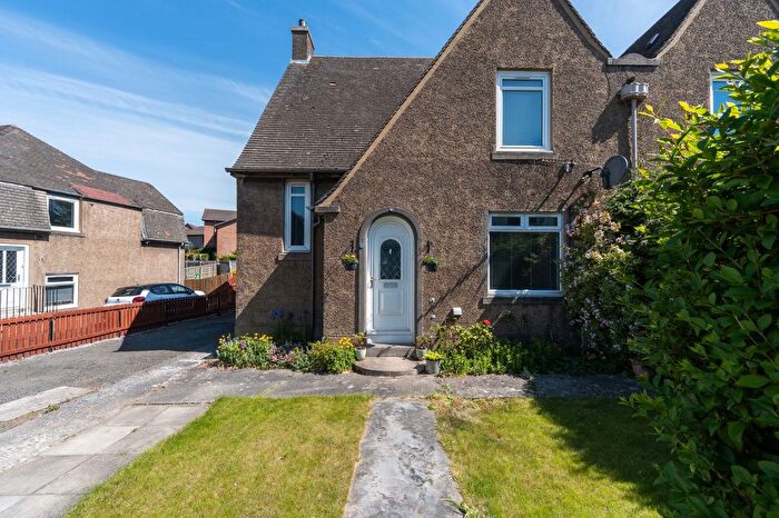 4 Bedroom Semi-Detached House For Sale In Croft-An-Righ, Kinghorn, Burntisland, KY3