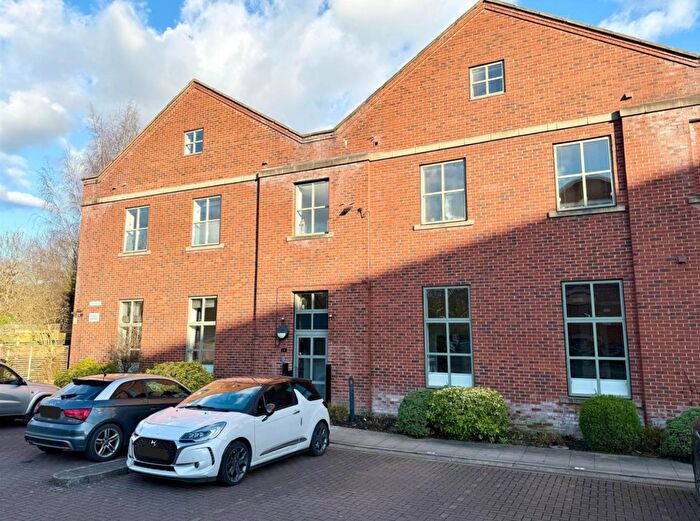 2 Bedroom Flat To Rent In Camlough Walk, Chesterfield, S41