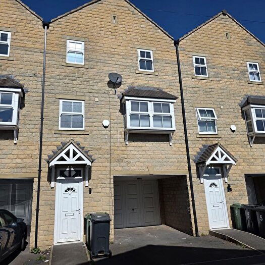 4 Bedroom Terraced House To Rent In Alder Mews, Batley, West Yorkshire, WF17