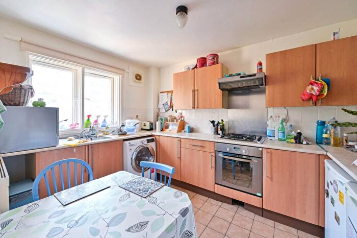 1 Bedroom Flat To Rent In Marlborough Close, Elephant And Castle, London, SE17