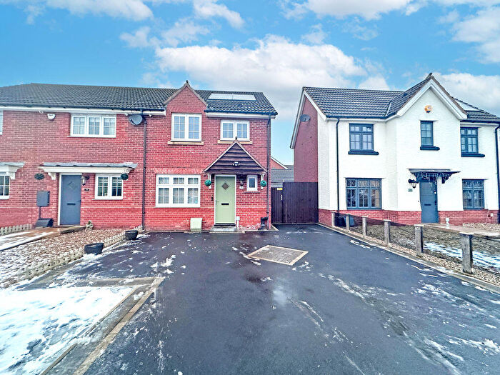 3 Bedroom End Of Terrace House For Sale In Lower Comball, Tipton, DY4