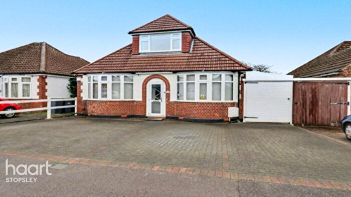6 Bedroom Bungalow For Sale In Mixes Hill Road, Luton, LU2