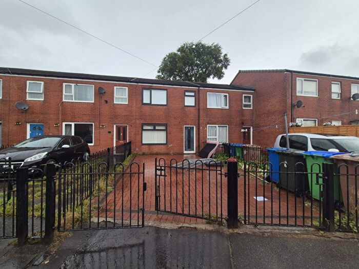 3 Bedroom Town House To Rent In Great Bent Close, Rochdale, OL12