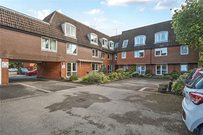 1 Bedroom Flat For Sale In Wey Hill, Haslemere, Surrey, GU27