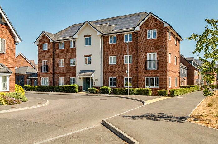 2 Bedroom Flat For Sale In Barley Road, Finchwood Park, Wokingham, RG40